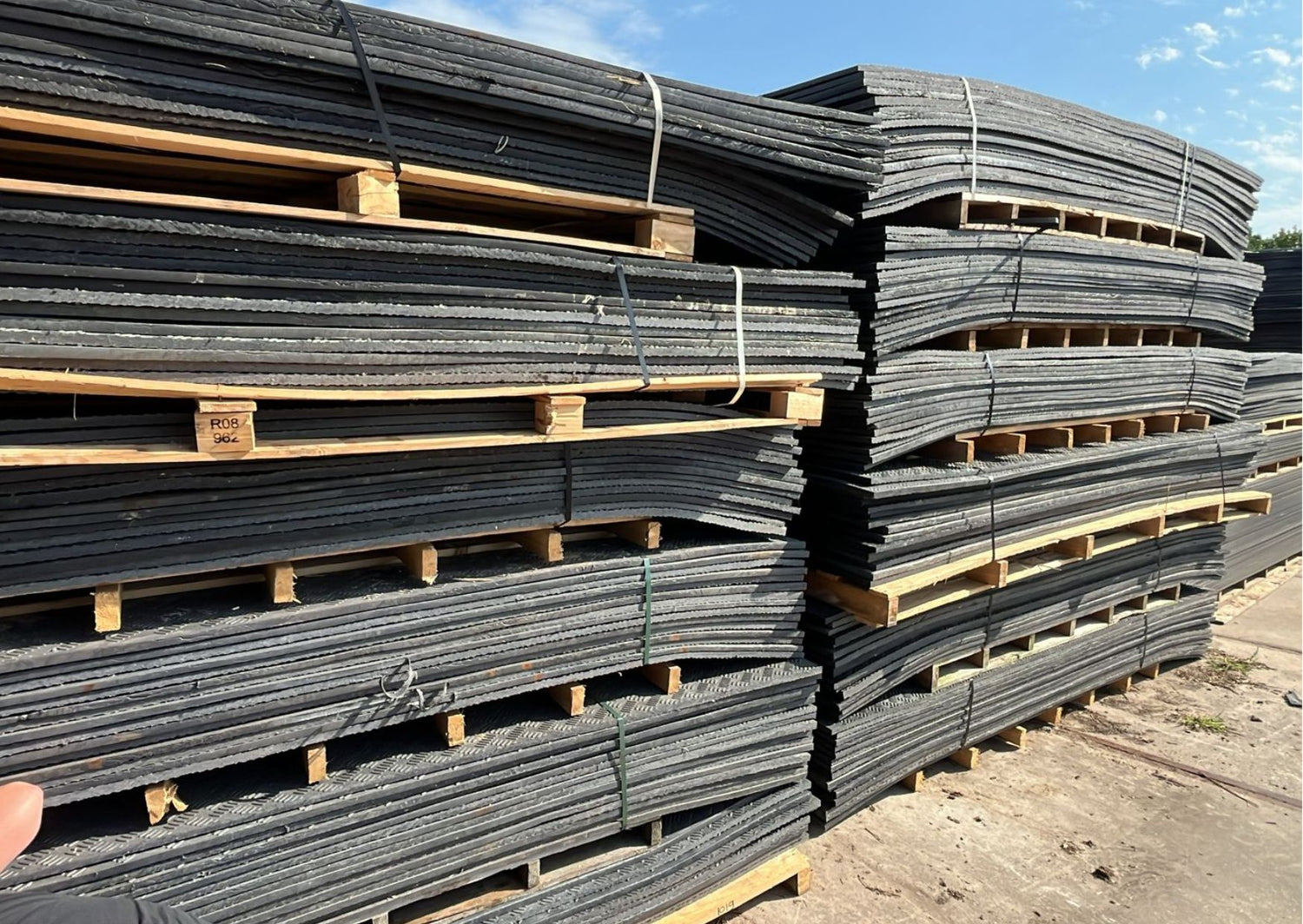 Vol pak gebruikte kunststof rijplaten 300x50x2 cm 50 stuks