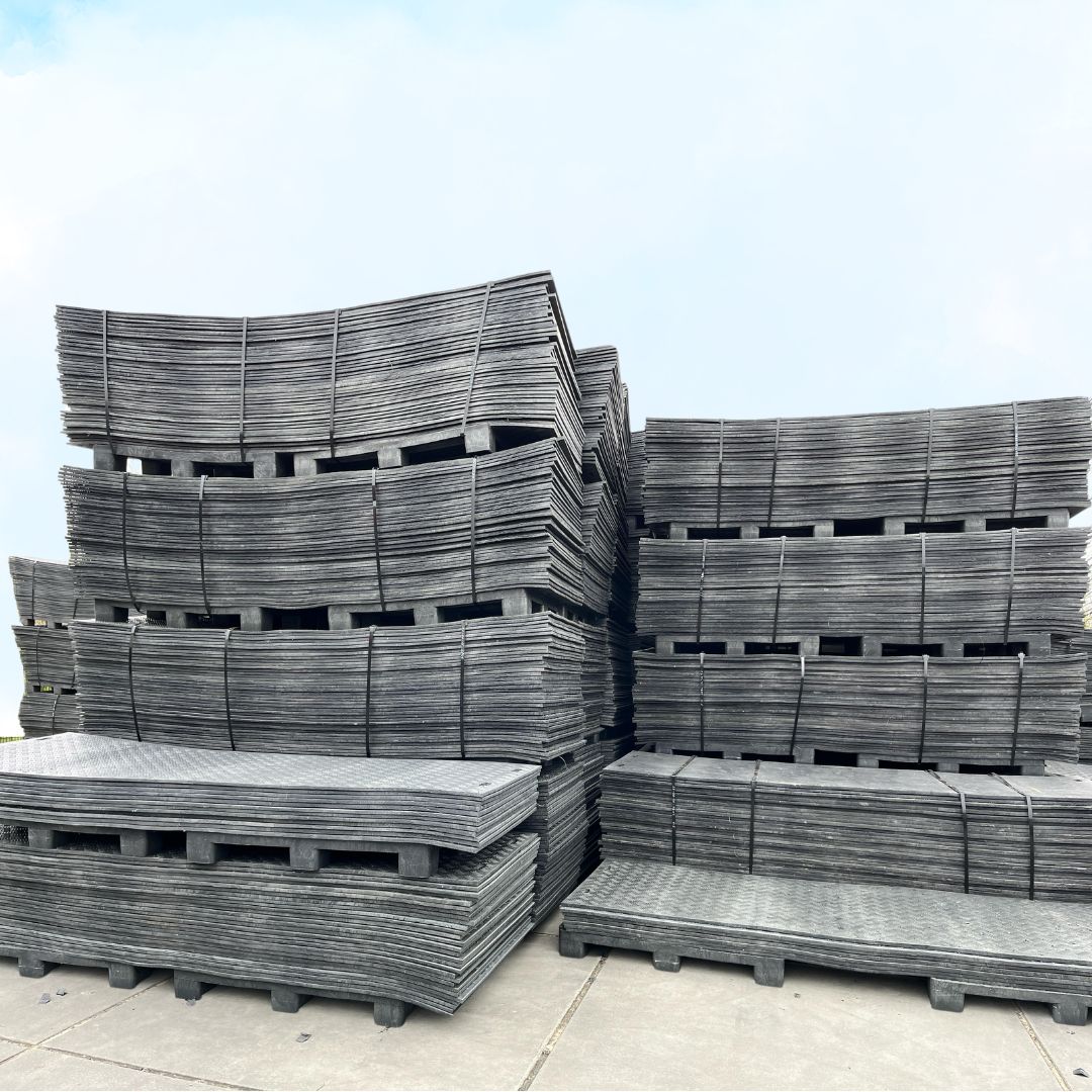 Vol pak gebruikte rijplaten 300x100 cm 40 stuks